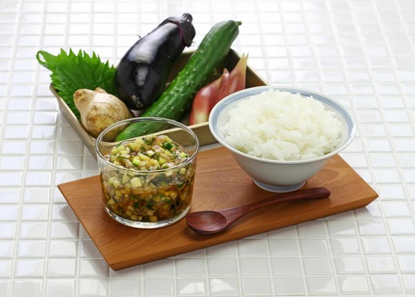 Quelles sont les étapes pour préparer un bouillon dashi authentique japonais ?